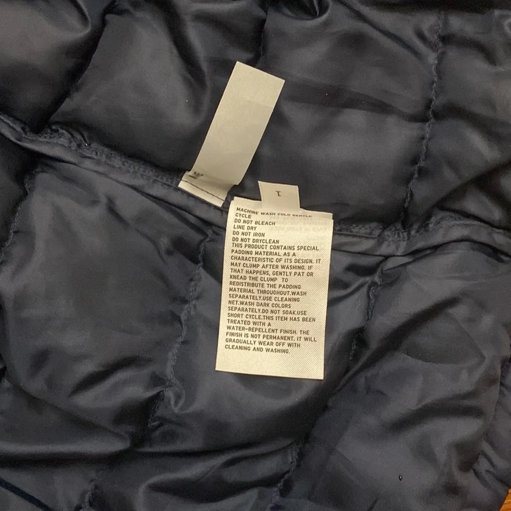 ❤️3 for $15!❤️ Uniqlo padded vest. Light and warm. Blue, size 7-8. - Picture 6 of 8